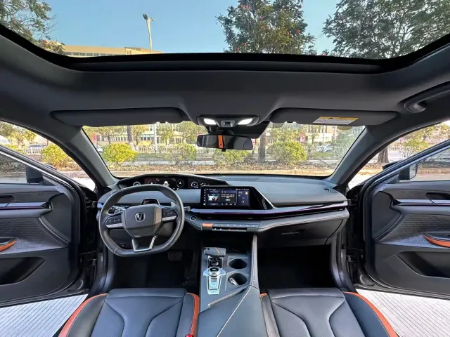 Changan Changan UNI-V 2024 1.5T Deluxe — Фото автомобиля 5