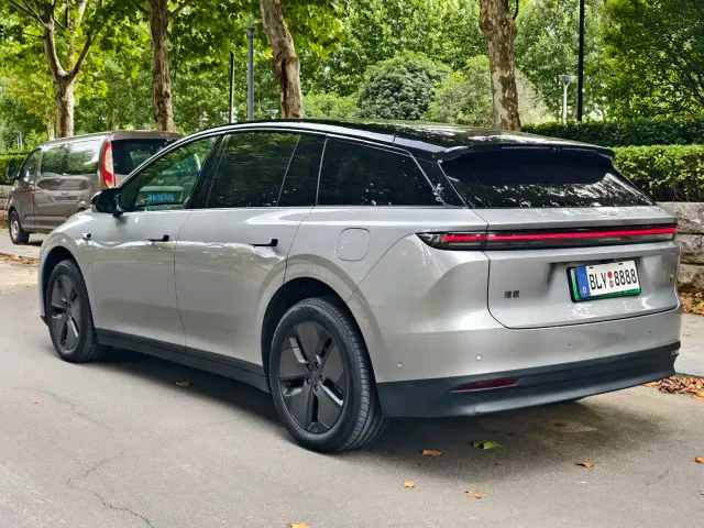 Li Auto i6 — Фото автомобиля 14