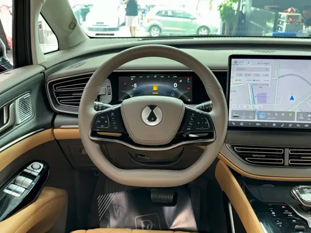 Denza Denza D9 2022 DM-i 970 AWD Flagship — Фото автомобиля 9