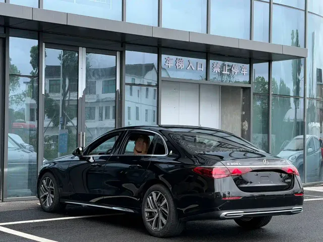 Mercedes-Benz E-Class — Фото автомобиля 15