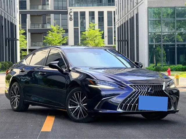Lexus ES — Фото автомобиля 3