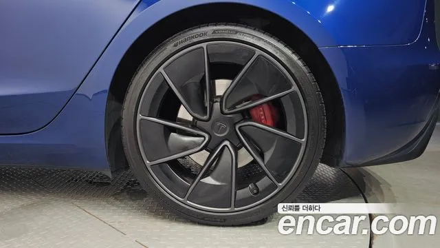 Tesla Model 3 — Фото автомобиля 20