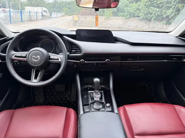 Mazda Axela — Фото автомобиля 7