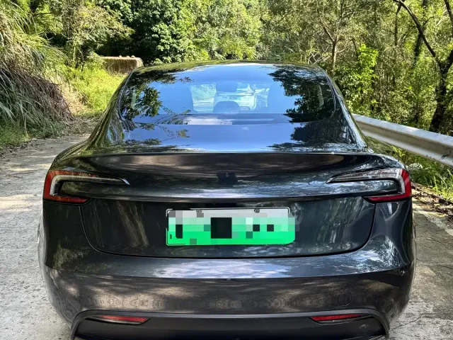 Tesla Model 3 — Фото автомобиля 3