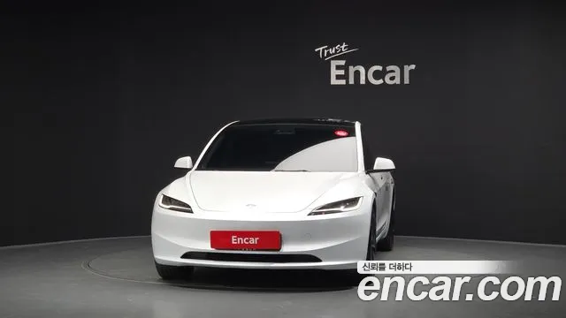Tesla Model 3 — Фото автомобиля 3