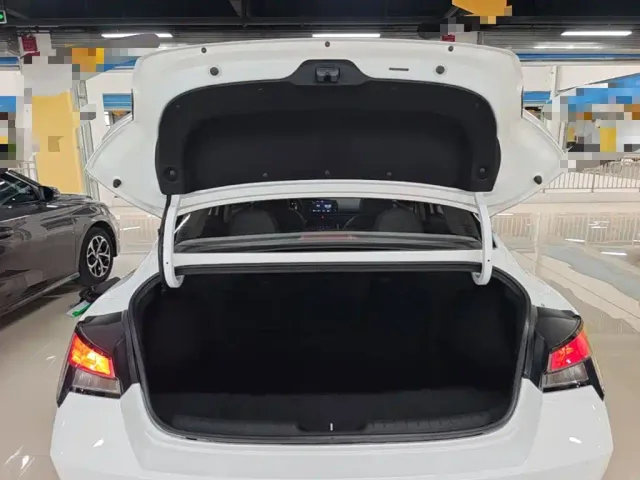 Hyundai Elantra — Фото автомобиля 18