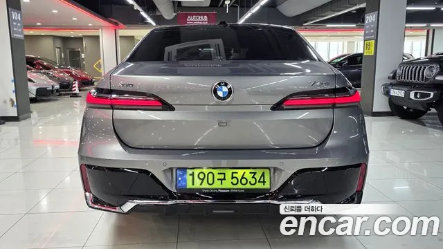 BMW 7-Series 7 серия (G70) 740i xDrive M Sport — Фото автомобиля 7