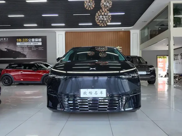 Xpeng X9 — Фото автомобиля 5