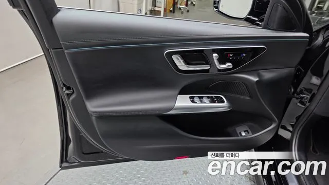Mercedes-Benz E-Class — Фото автомобиля 23
