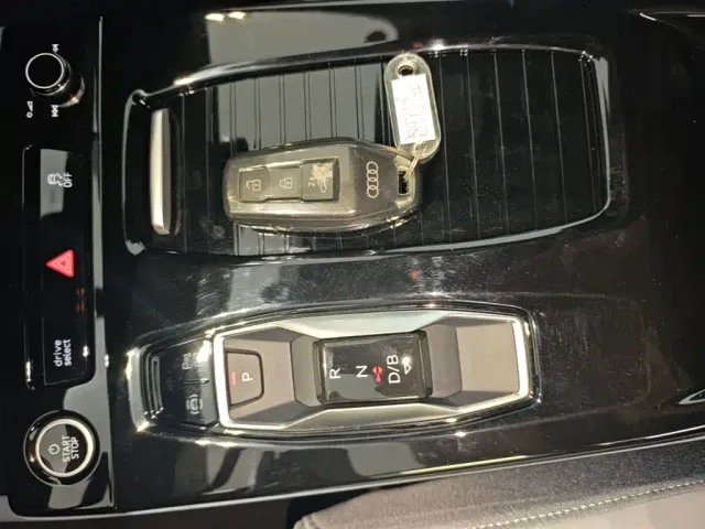 Audi Q6L e-tron — Фото автомобиля 13