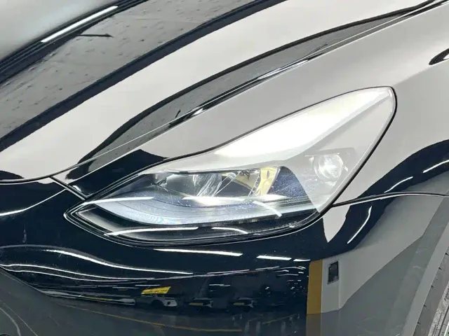 Tesla Model Y — Фото автомобиля 11