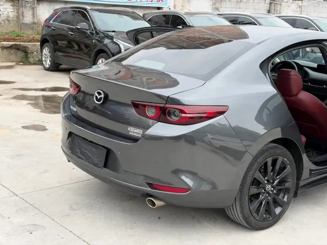 Mazda Axela — Фото автомобиля 19