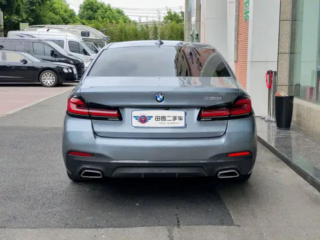 BMW 5 Series — Фото автомобиля 5