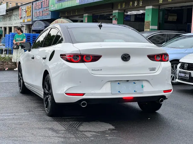 Mazda Axela — Фото автомобиля 7