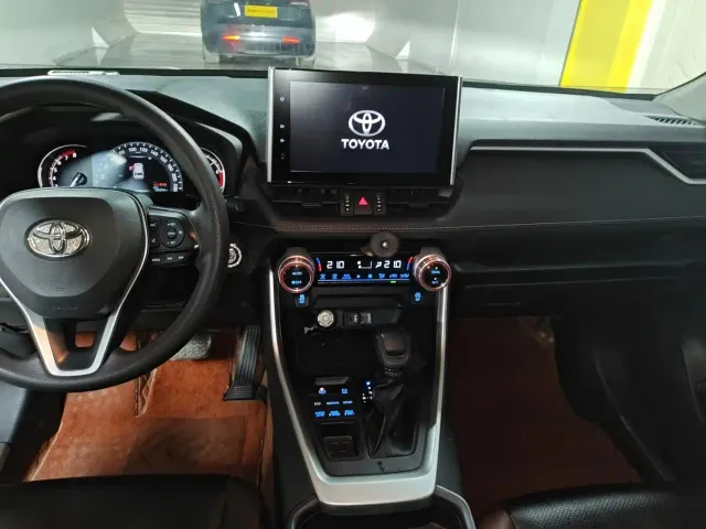 Toyota RAV4 — Фото автомобиля 5