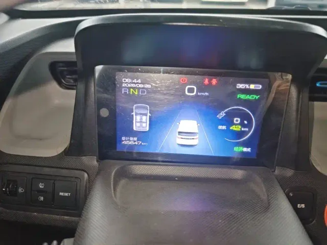 Wuling Hongguang Mini EV — Фото автомобиля 11
