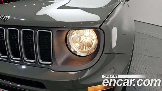 Jeep Renegade — Фото автомобиля 17