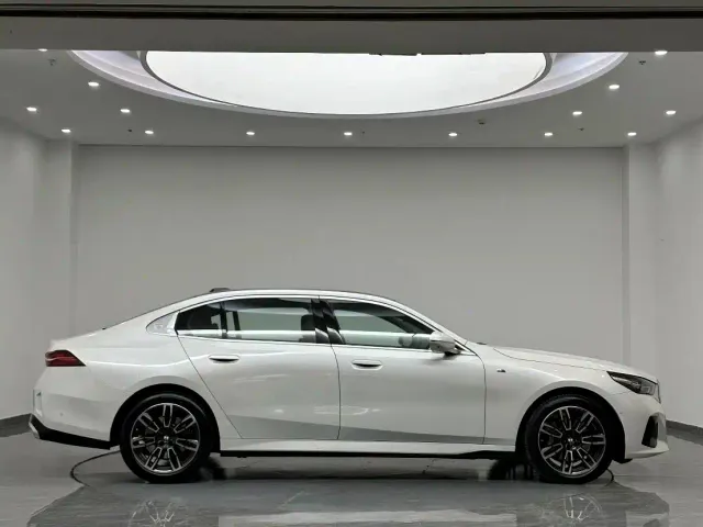 BMW 5 Series — Фото автомобиля 2