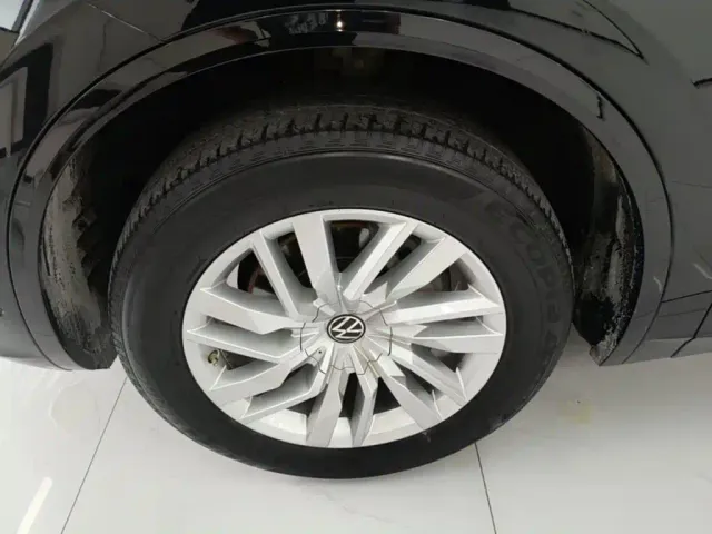 Volkswagen Touareg — Фото автомобиля 22