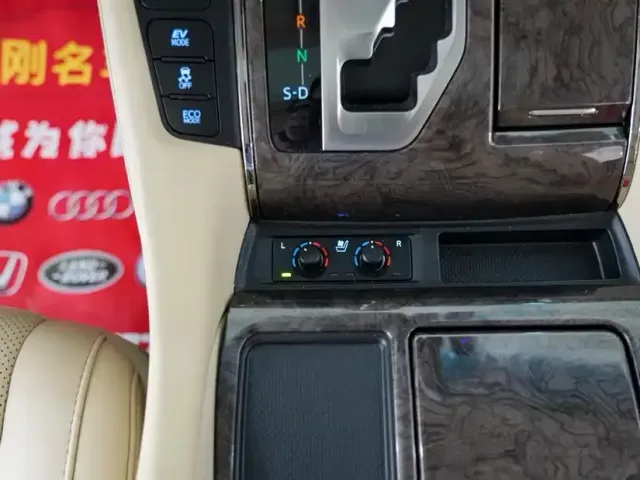 Toyota Vellfire — Фото автомобиля 14