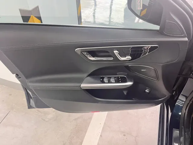 Mercedes-Benz C-Class — Фото автомобиля 4
