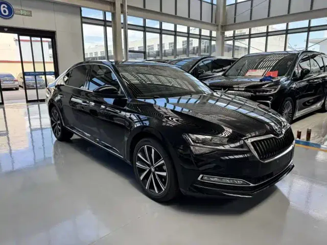 Skoda Superb — Фото автомобиля 3