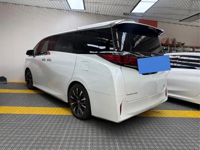 Toyota Alphard — Фото автомобиля 2
