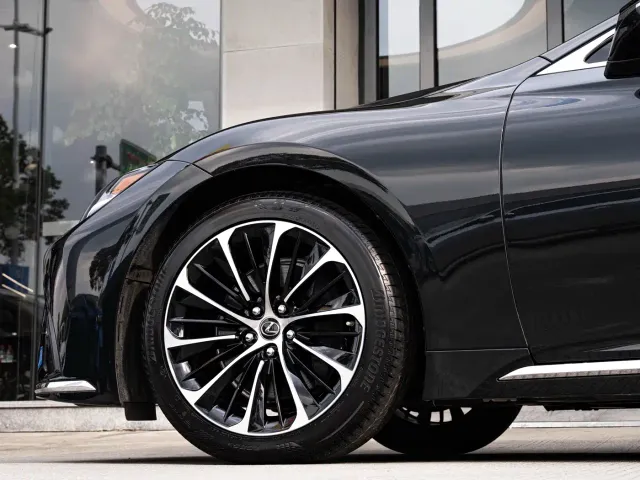 Lexus LS — Фото автомобиля 8