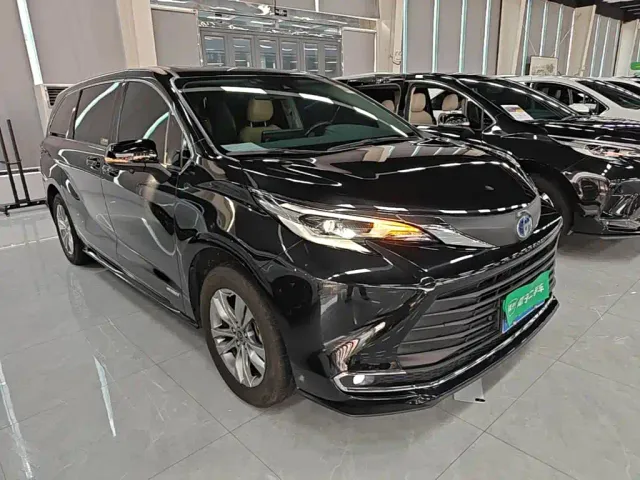 Toyota Sienna — Фото автомобиля 3
