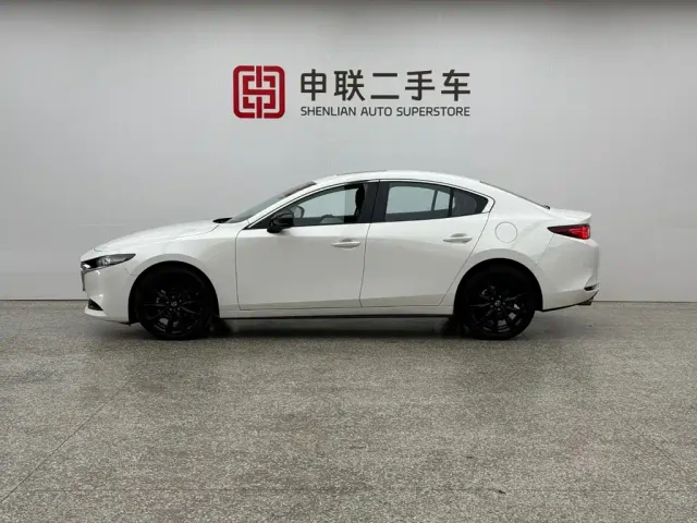 Mazda Axela — Фото автомобиля 3