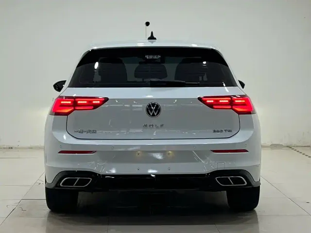 Volkswagen Golf — Фото автомобиля 5