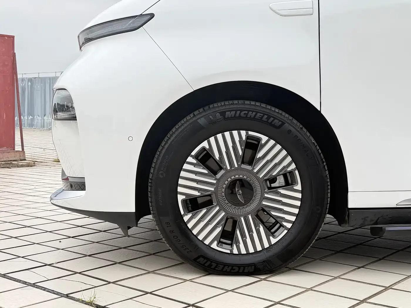 Geely Galaxy Yizhen L380 2024 140kWh 6-Seater AWD Ultra — Фото автомобиля 9