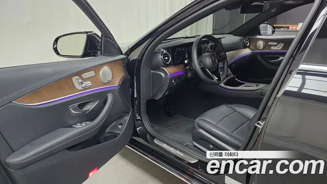 Mercedes-Benz E-Class — Фото автомобиля 10