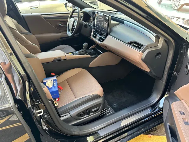Lexus ES — Фото автомобиля 18