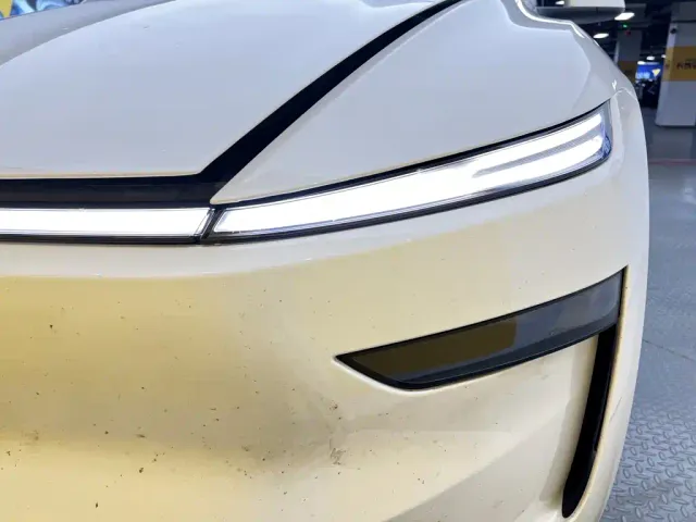 Tesla Model Y — Фото автомобиля 8