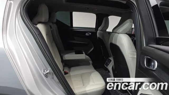 Volvo XC40 — Фото автомобиля 17