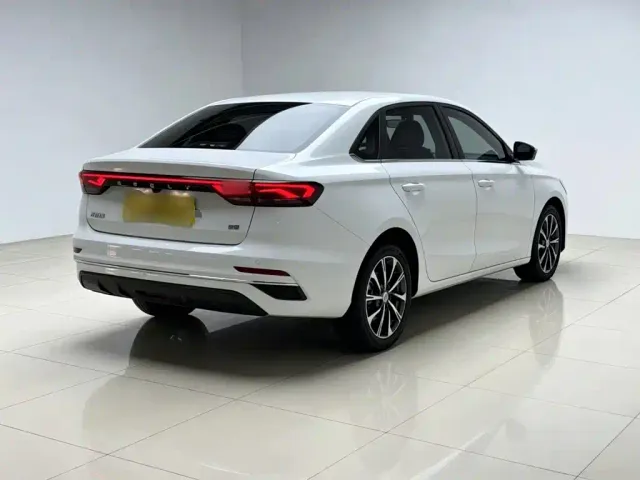 Geely Emgrand — Фото автомобиля 6