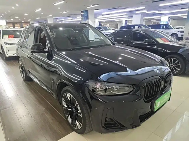BMW iX3 — Фото автомобиля 3