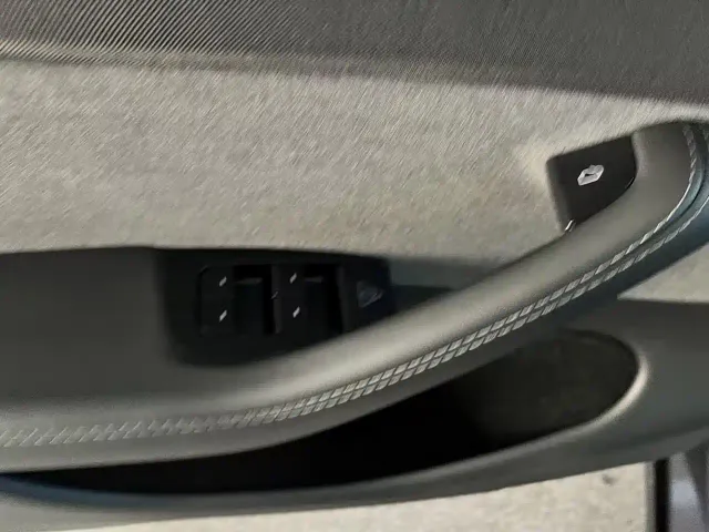 Tesla Model Y — Фото автомобиля 30
