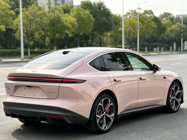 Nio ET5 — Фото автомобиля 5