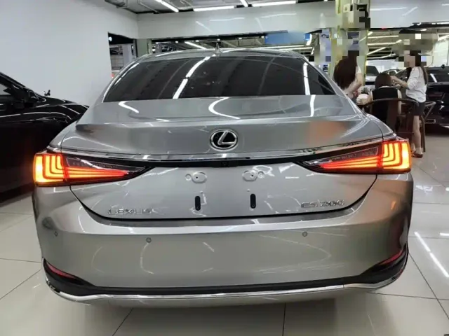 Lexus ES — Фото автомобиля 5