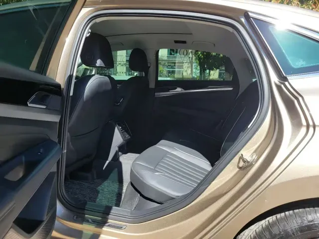Volkswagen Passat — Фото автомобиля 6