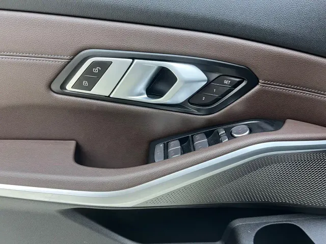 BMW 3 Series — Фото автомобиля 12