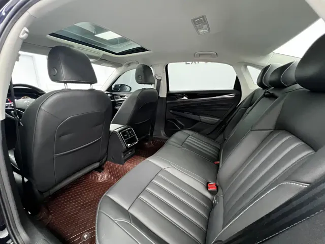 Volkswagen Passat — Фото автомобиля 15