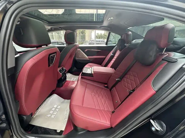 BMW 5 Series — Фото автомобиля 9
