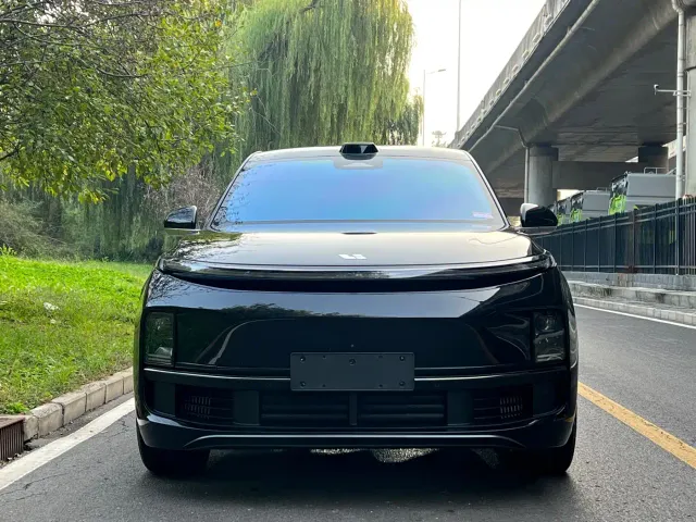 Li Auto L9 — Фото автомобиля 2