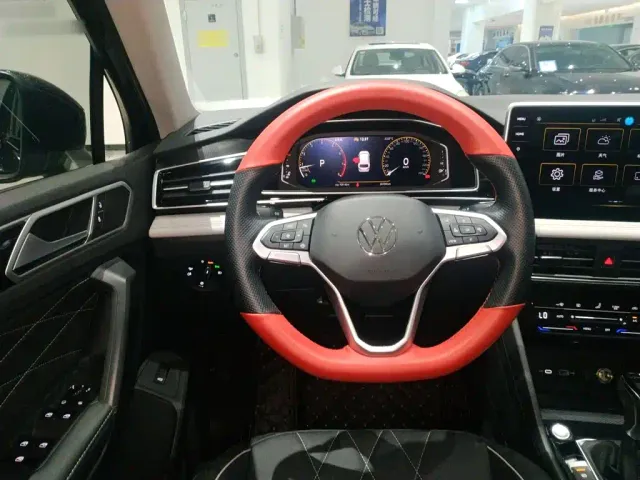 Volkswagen Tiguan L — Фото автомобиля 10