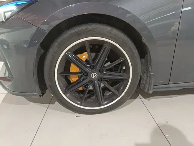 Changan Changan UNI-V 2022 1.5T Premium Model — Фото автомобиля 22