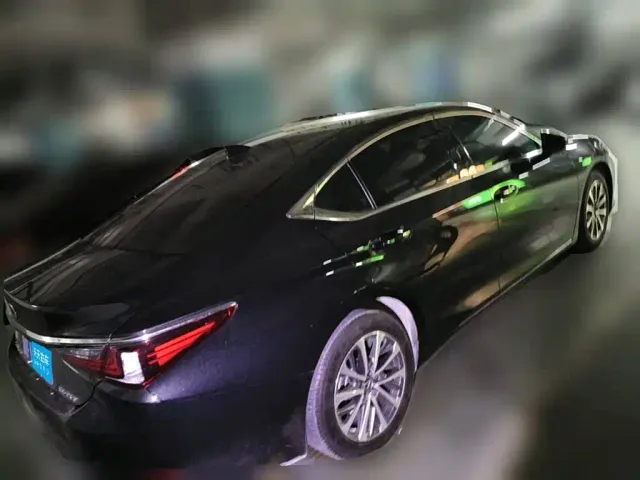 Lexus ES — Фото автомобиля 5