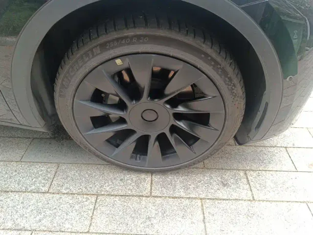 Tesla Model Y — Фото автомобиля 8